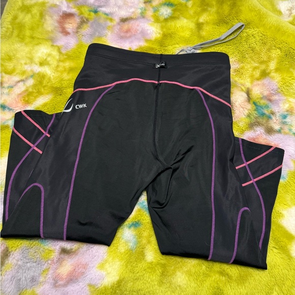 CW-X compression running capris - Picture 2 of 3